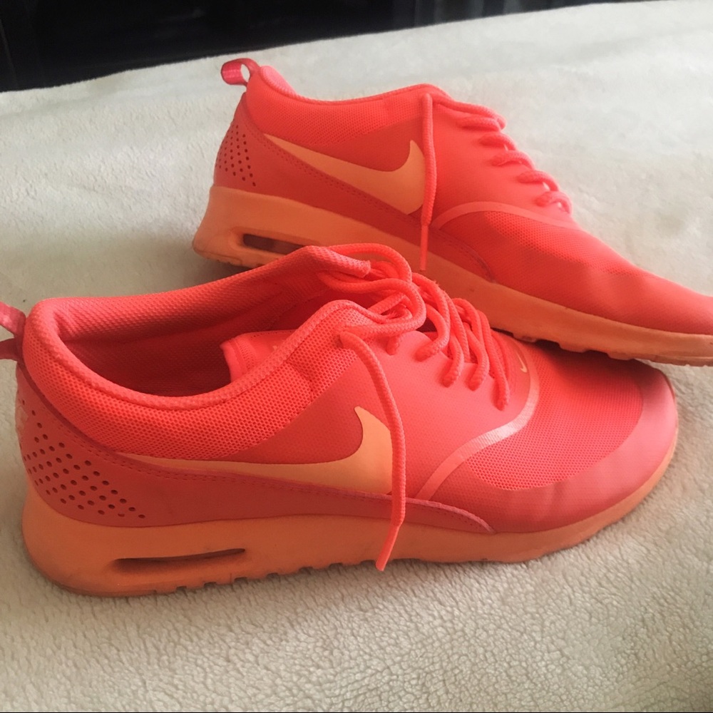 RESERVED•Nike Women’s Air Max Thea